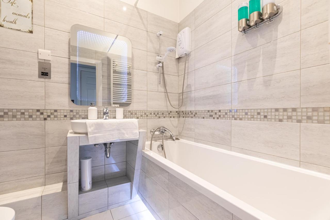 Holiday Beach Flat In Bournemouth, England, Uk Apartment ภายนอก รูปภาพ
